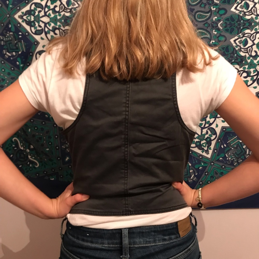 Grey vest - Picture 3 of 3